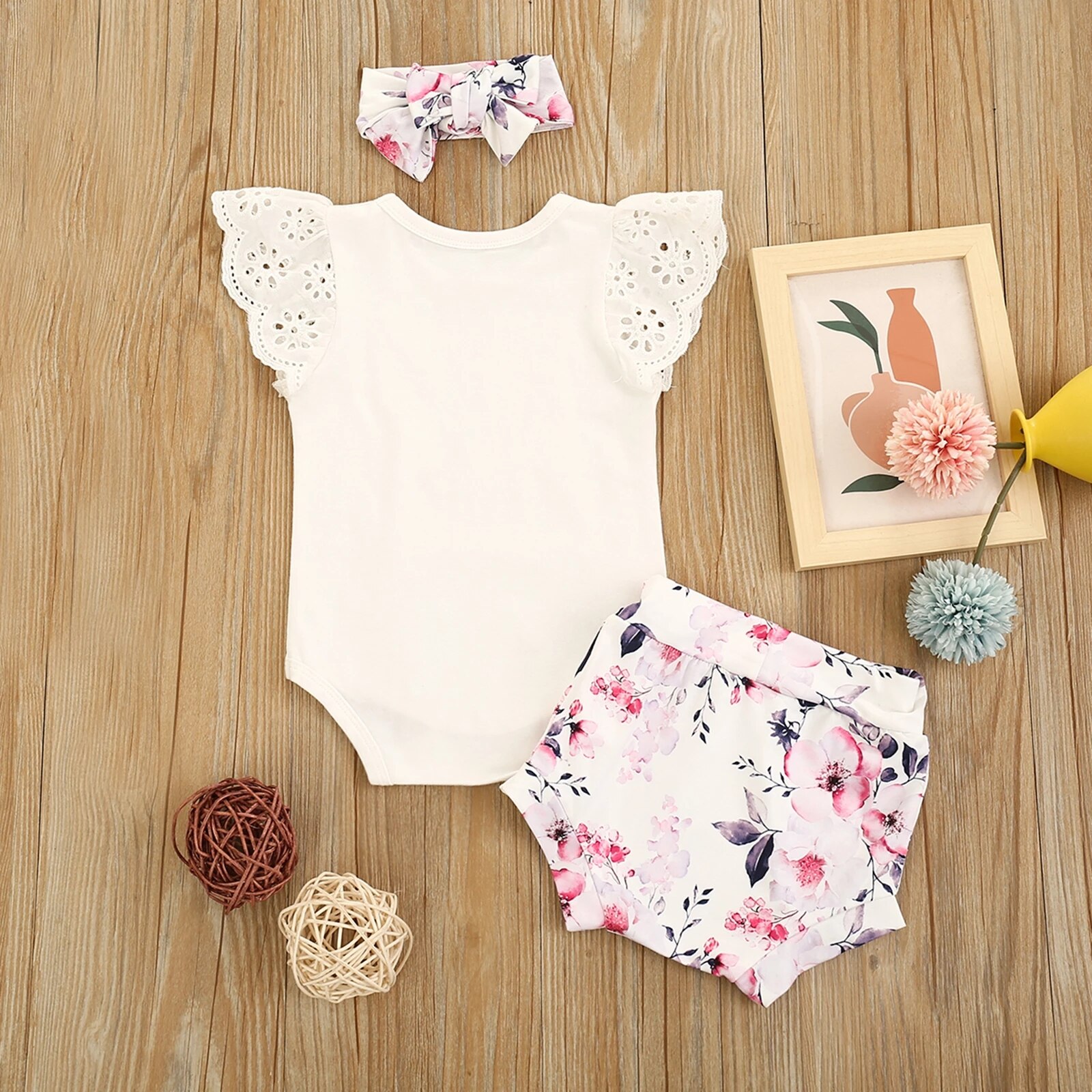 Three Piece Baby Girl’s Clothes Fresh Solid Color Fly Sleeve Jumpsuit and Flower Short Pants with Headband Set