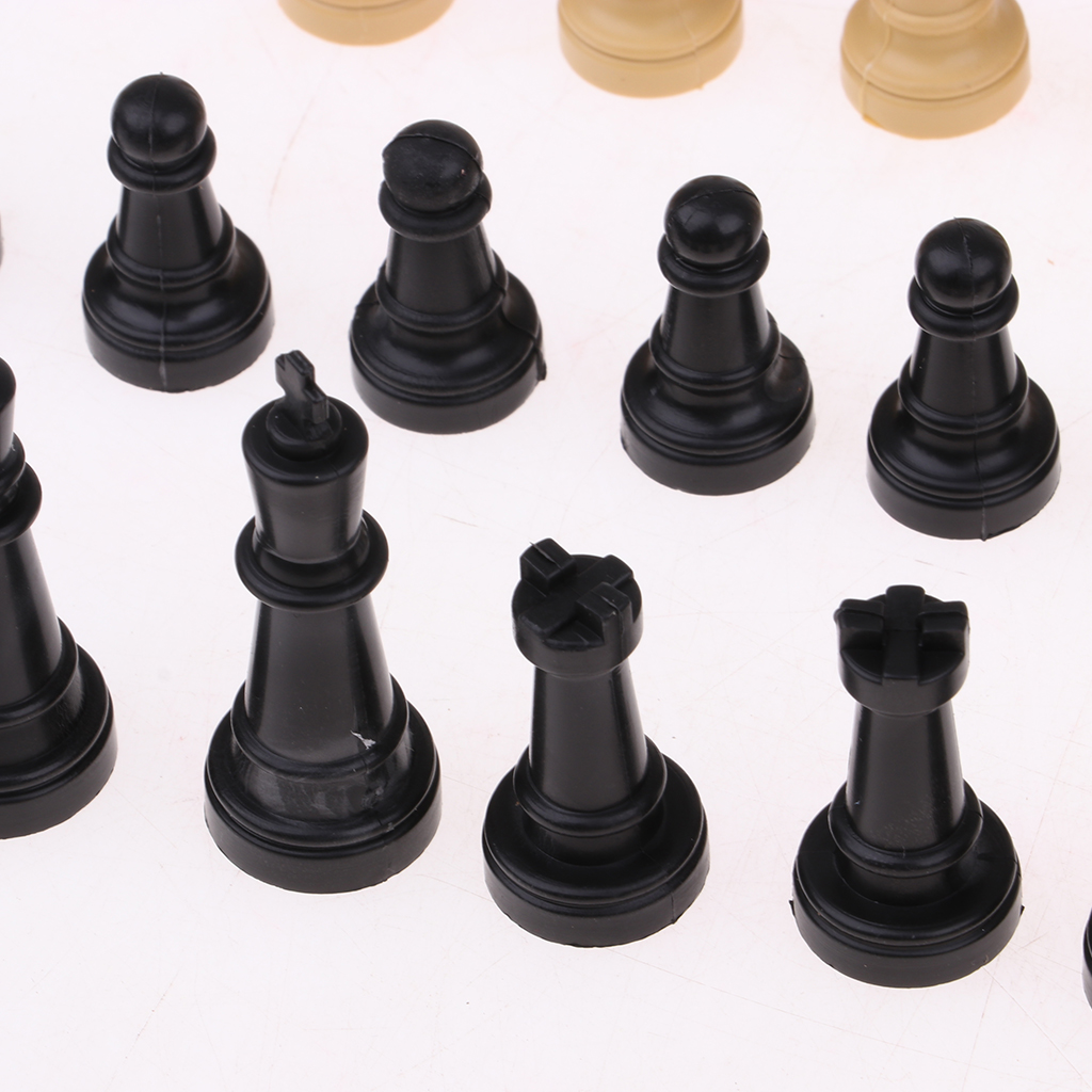 32 Pieces Plastic International Chess Set Classic Standard Pieces for Chess Lover / Entertainment Toys
