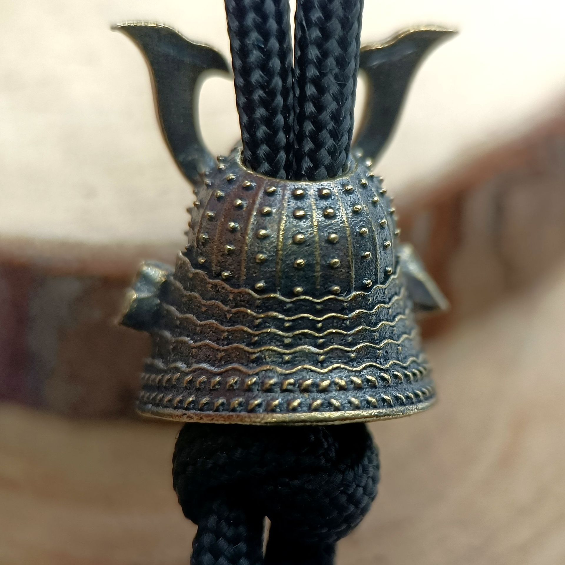 Contas de Latão com Design de Cabeça de Caveira de Samurai para Capacete, Faca, Paracord, EDC, Cordão de Faca, Pingente, Mochila, Pulseira, Colar e Chaveiro