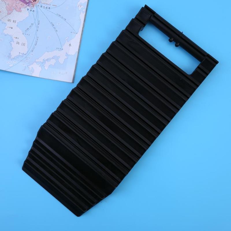 Zwarte universele multifunctionele draagbare auto wiel grip tracks tractiemat auto sneeuwkettingen 32.5 x 15 x 2.5cm