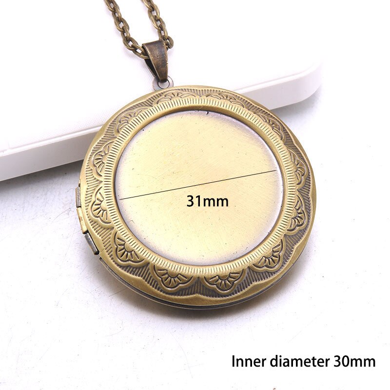 Retro Carved flower Mini Photo locket Pendant Romantic Memory Photo necklace copper Album box necklace Women jewelry