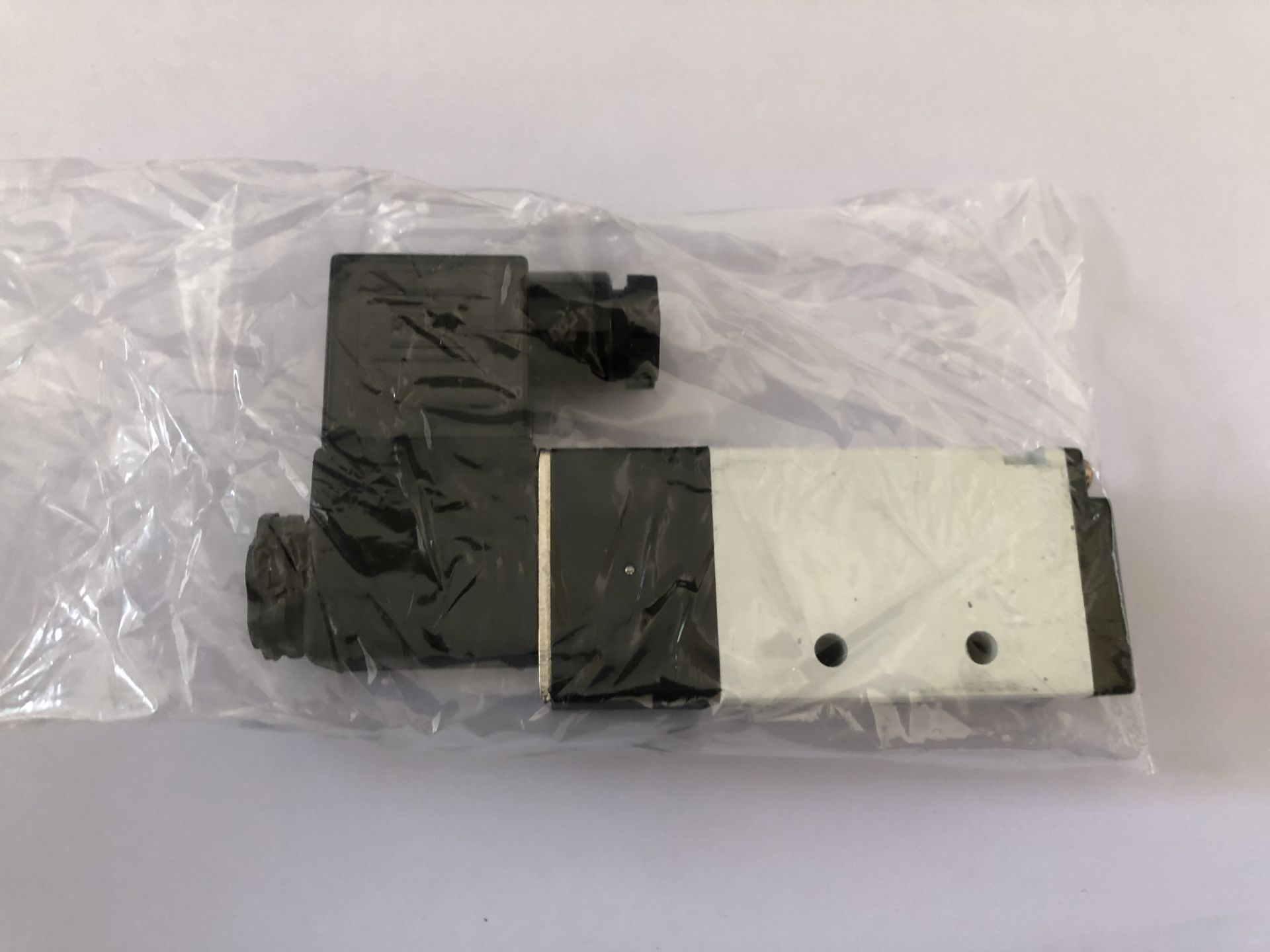 Válvula Solenoide eléctrica Airtac de 5 vías y 2 posiciones, 4V210-08, DC 24V, DC12V, AC110V, AC220V, 1/4 &quot;, tamaño del puerto