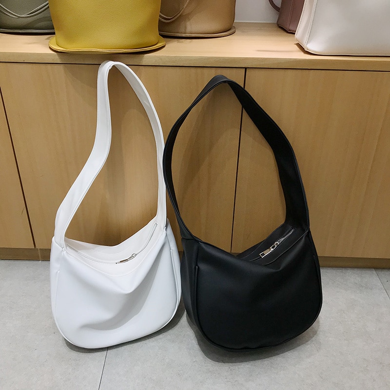 Koreansk bred rem kvinder skuldertaske stor kapacitet blød pu læder håndtaske afslappet crossbody tasker bolsa hobos rejsetaske