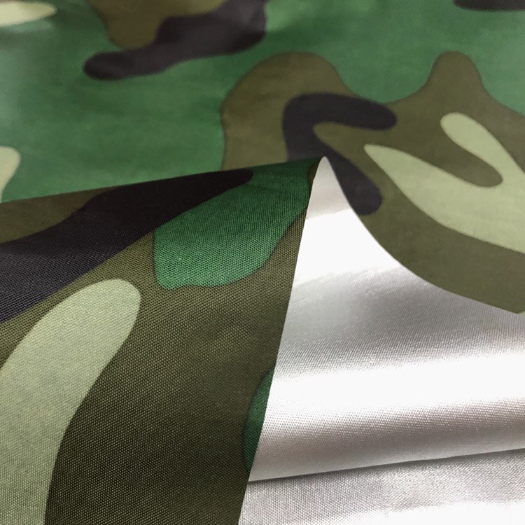 Størrelse 100cm*150cm 190t poly taffeta camouflage trykt pu sølv 1500mm vandtæt stof: 01