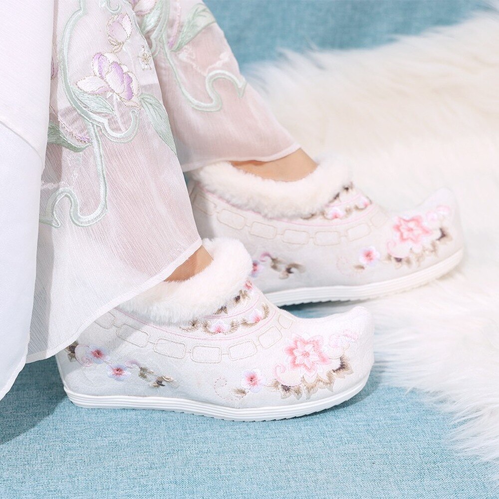 Botines Bordados florales para mujer, forro de piel Hanfu, cálidos zapatos de tacón oculto para nieve, Estilos chinos, 3 colores de princesa