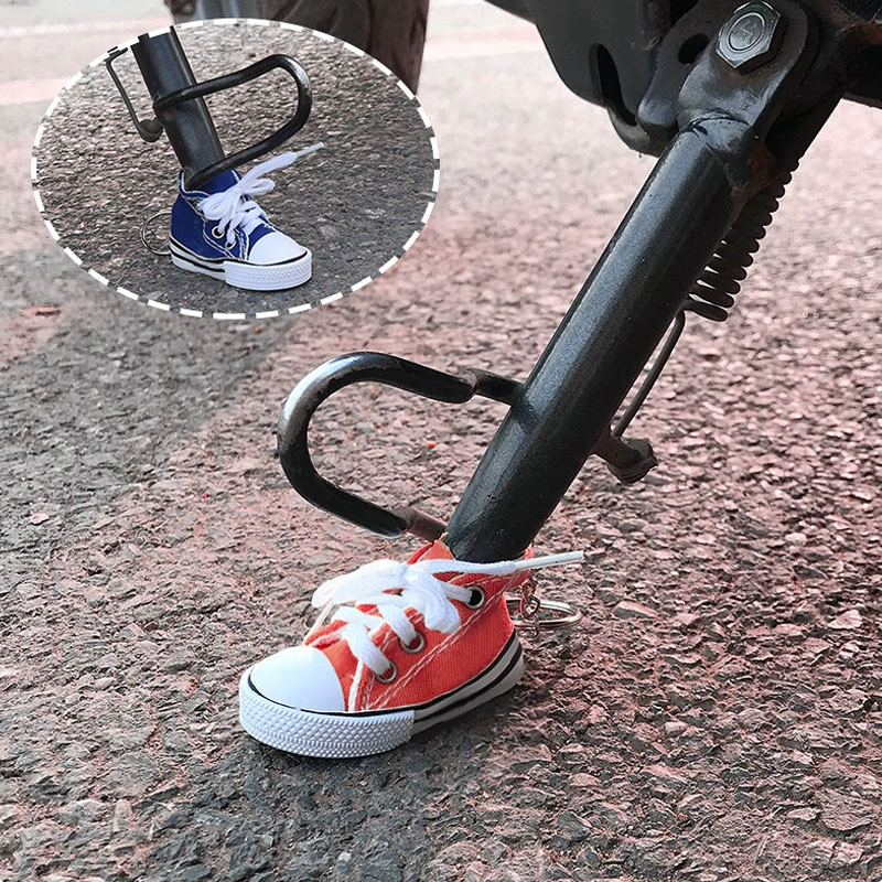 Cavalletto laterale per moto Divertente e carino Mini scarpa Supporto per piede per bicicletta Cavalletto per bici da motore Portachiavi Accessori per giocattoli Supporto per moto