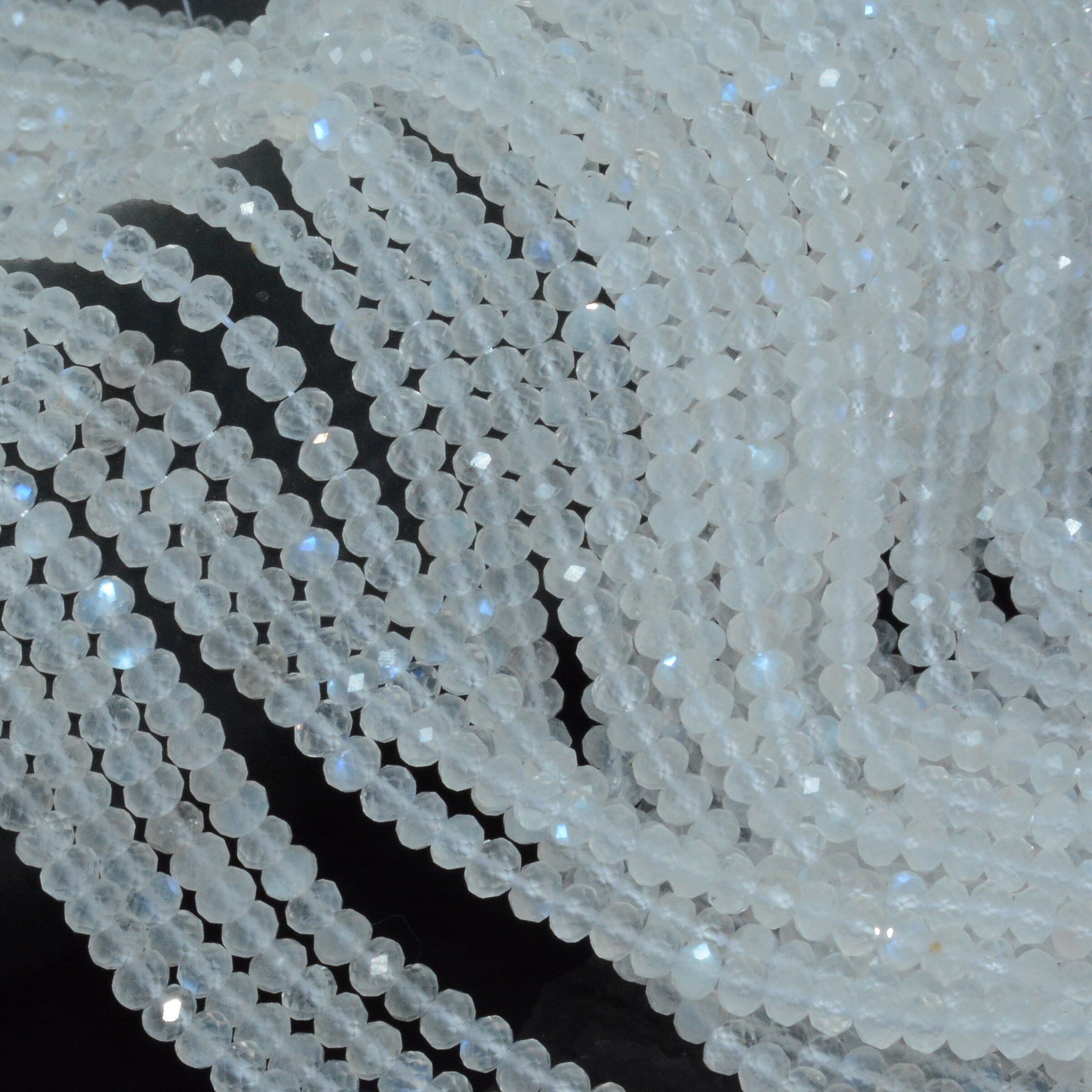 Natürlicher regenbogenmondstein aus indien, facettierte rondelle-perlen (4.5mm,  stück , nicht jede perle schimmert).