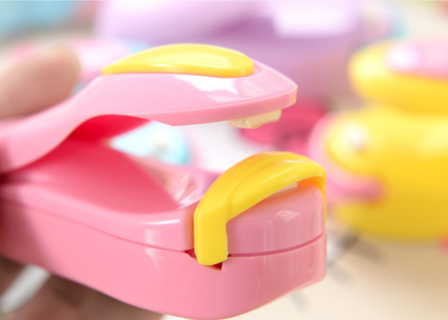 Bärbar hushålls mini förseglingsmaskin mat plastpåse resor hand tryck förseglingsmaskin pulsförsegling förseglingspaket: Rosa