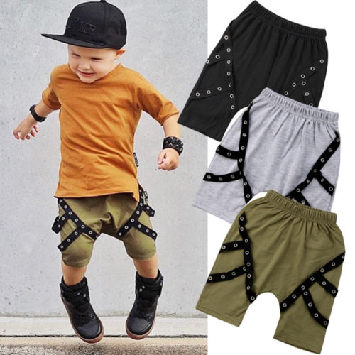 Un bambino cinese in pantaloni aperto Foto stock