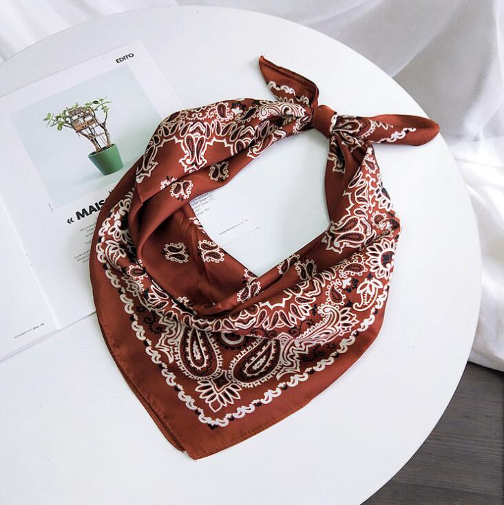 Eleganti fasce per capelli Bandana con stampa in cotone di seta per ragazze donna sciarpa a fascia maschera per il viso croce turbante bandane copricapo 70cmX70cm: 4-silk