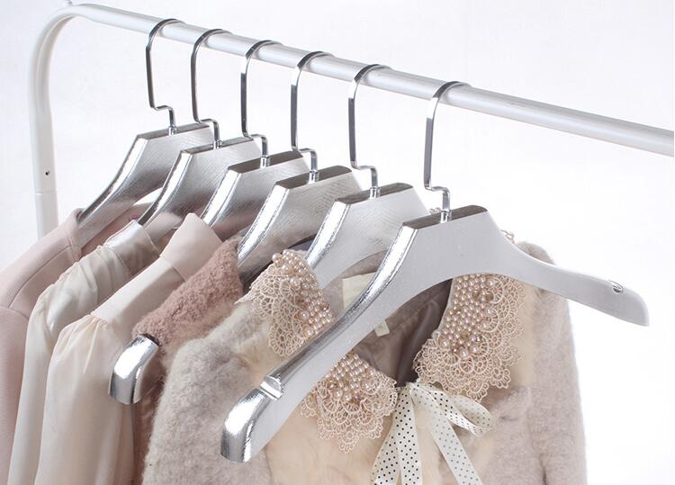 10 Pcs/Lot High Grade Beautiful Silver Golden Wide Shoulder Plastic Clothes Hanger for Coats Garment Fur Pants