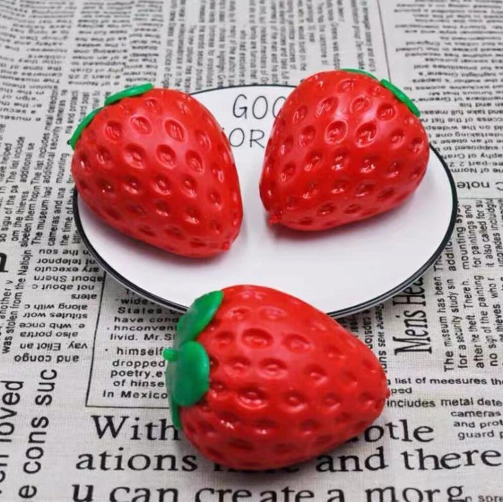 Stressabbauendes quetschspielzeug mit früchten, bunte erdbeerkugel, blasenkugel, knetball, antistress-spielzeug