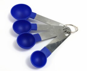 8 Pieces Plastic Measuring Cups and Spoons Set, Measure Cups with Stainless Steel Handle for Dry or Liquid Ingredient: Blue spoon (4pcs)