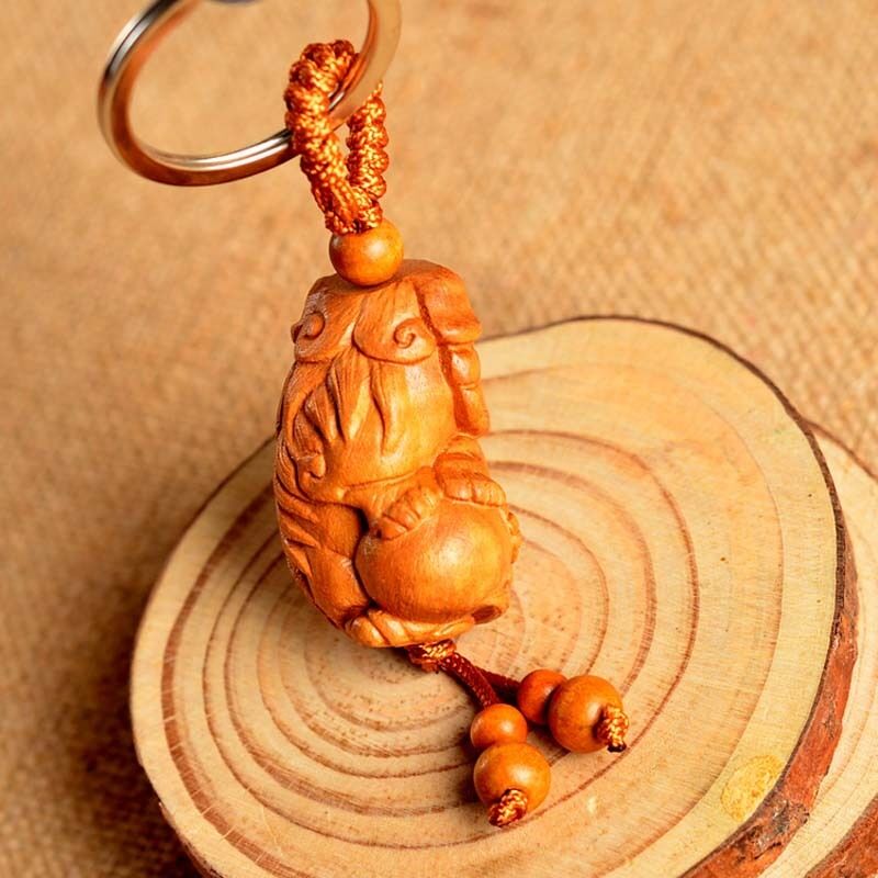 Wood 3D Carving Chinese Feng Shui Geomancy Lion Foo Dog Statue Key Chain Keyring