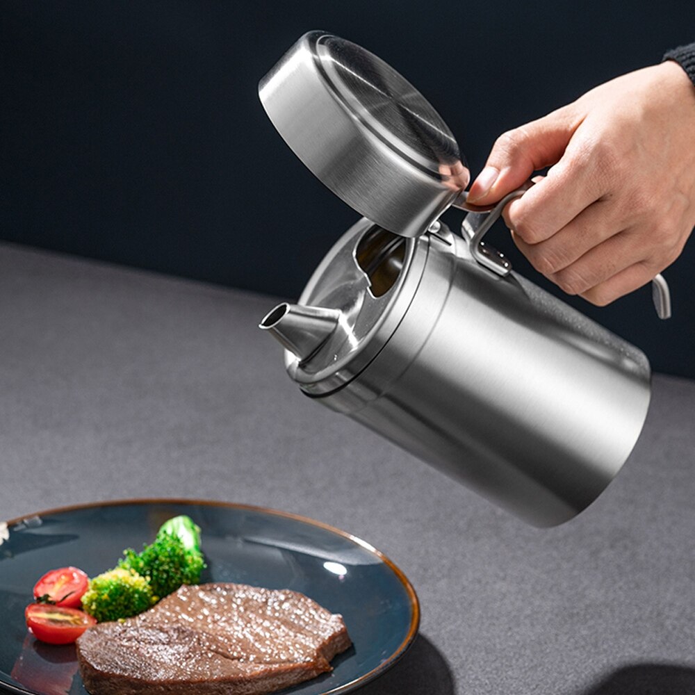 550ML304 Stainless Steel Kitchen Oil Pot Leak-Proof Sesame Oil Soy Vinegar Sauce Pot for Household Restaurants