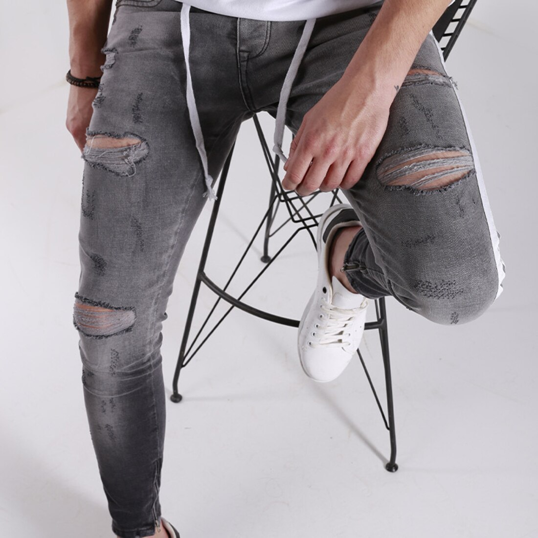 Pantalones pitillo rasgados para Hombre, pantalones vaqueros ajustados con rayas laterales para motociclista, pantalones vaqueros rasgados con agujeros estilo Hip Hop para Hombre