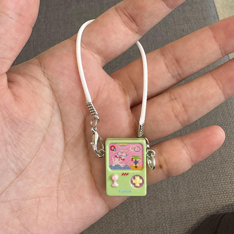Dockskåpstillbehör smådjur miniatyr mobiltelefonmodell hängsmycke tecknad mini mobiltelefonmodell berlocker klä upp leksak: Armygreen