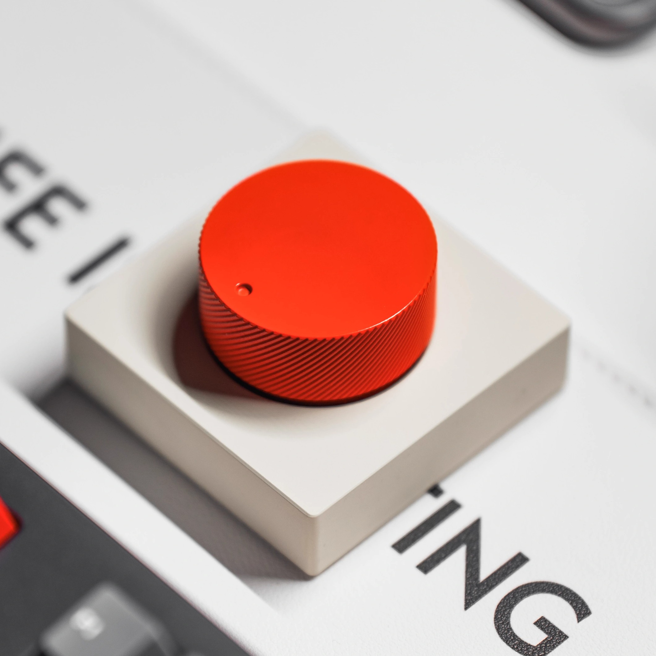Reverse Direction/ANTICATER Custom Volume Knob Aluminum Alloy CNC Bluetooth Mini Keyboard