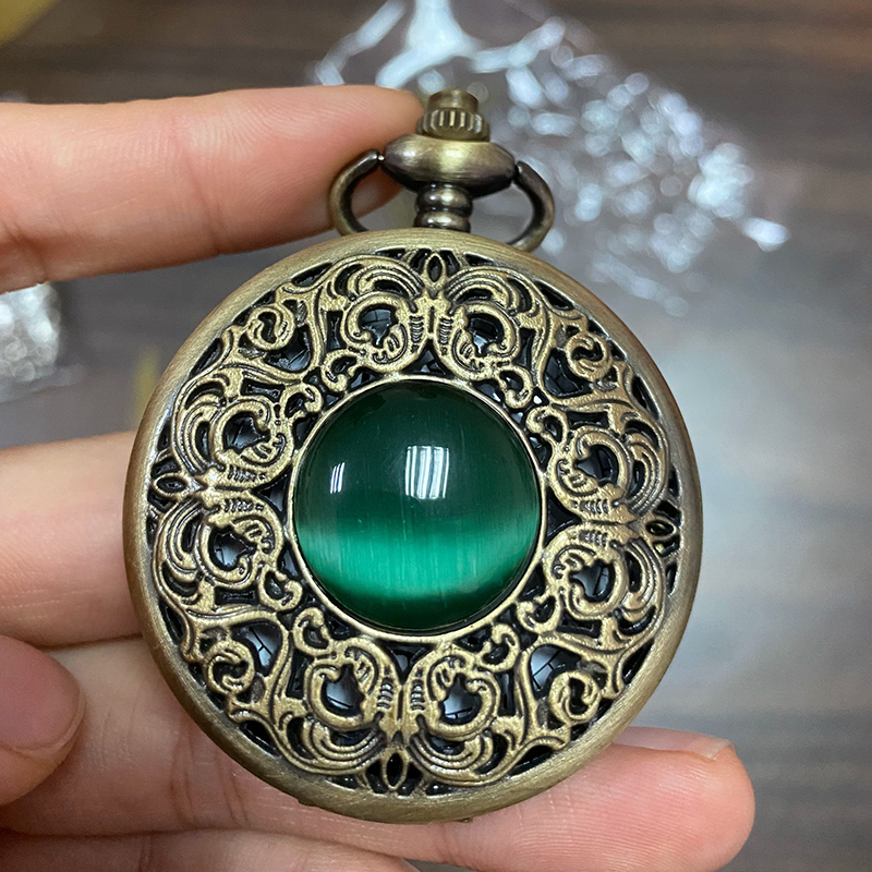 Colgante de collar de piedra de Jade de imitación hueca de bronce, reloj de bolsillo decorado, decoración de Esmeralda, para hombres y mujeres