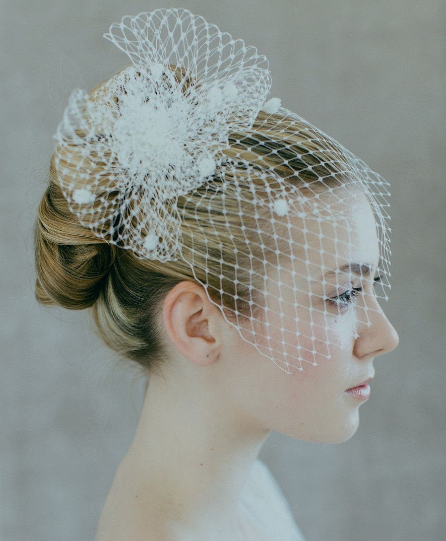 Neue Weiß Elfenbein Braut Netz Vogelkäfig Schleier charmant Hochzeit Schleier Hüte Fascinator Gesicht Schleier mit Kamm
