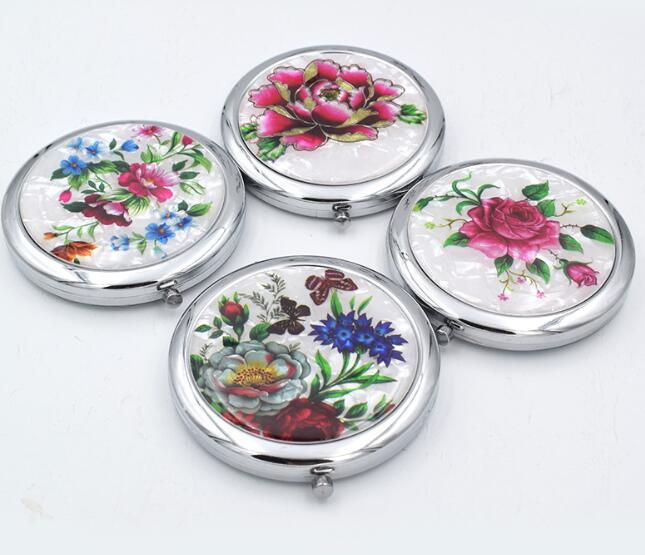 1 pcs Mini Make-Up Compacte Pocket Spiegel Bloem Vlinder Metalen Draagbare Twee-side Folding Make-Up Spiegel Vintage Cosmetische Spiegels