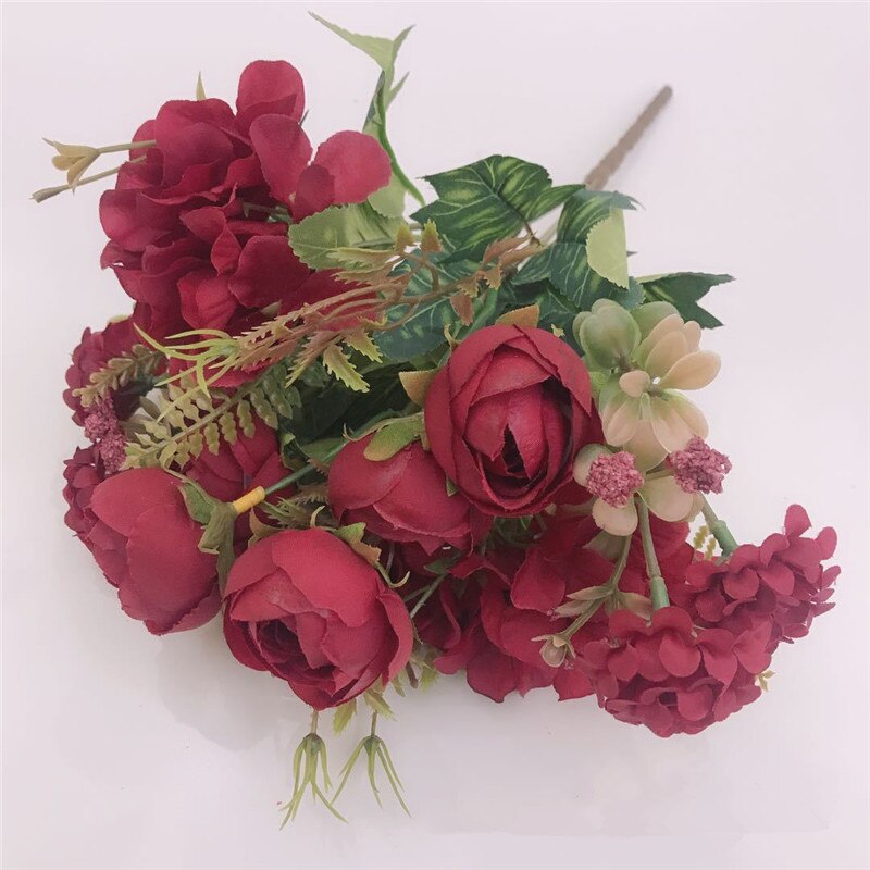 7 gren mini roser buket silke kunstige blomster familieindretning bryllupsdekorationer til haven balcany fest bryllup: Rød
