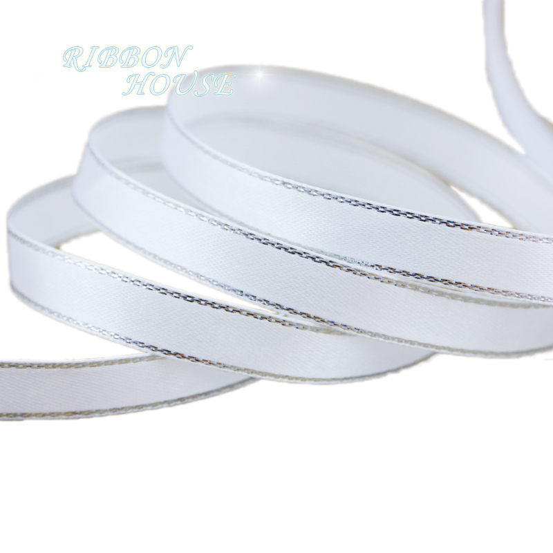 (25 yards/lot ) 10mm förpackningsband för satinband i vit silverkant: Vit