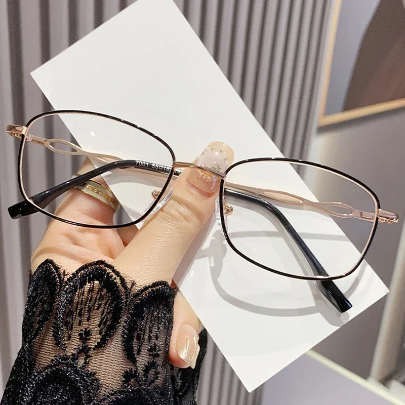 Anti-Blaulicht-Presbyopie-Brille, trendige Lesebrille aus Metall mit kleinem Rahmen für Frauen, tragbare hoch-Definition-Brille