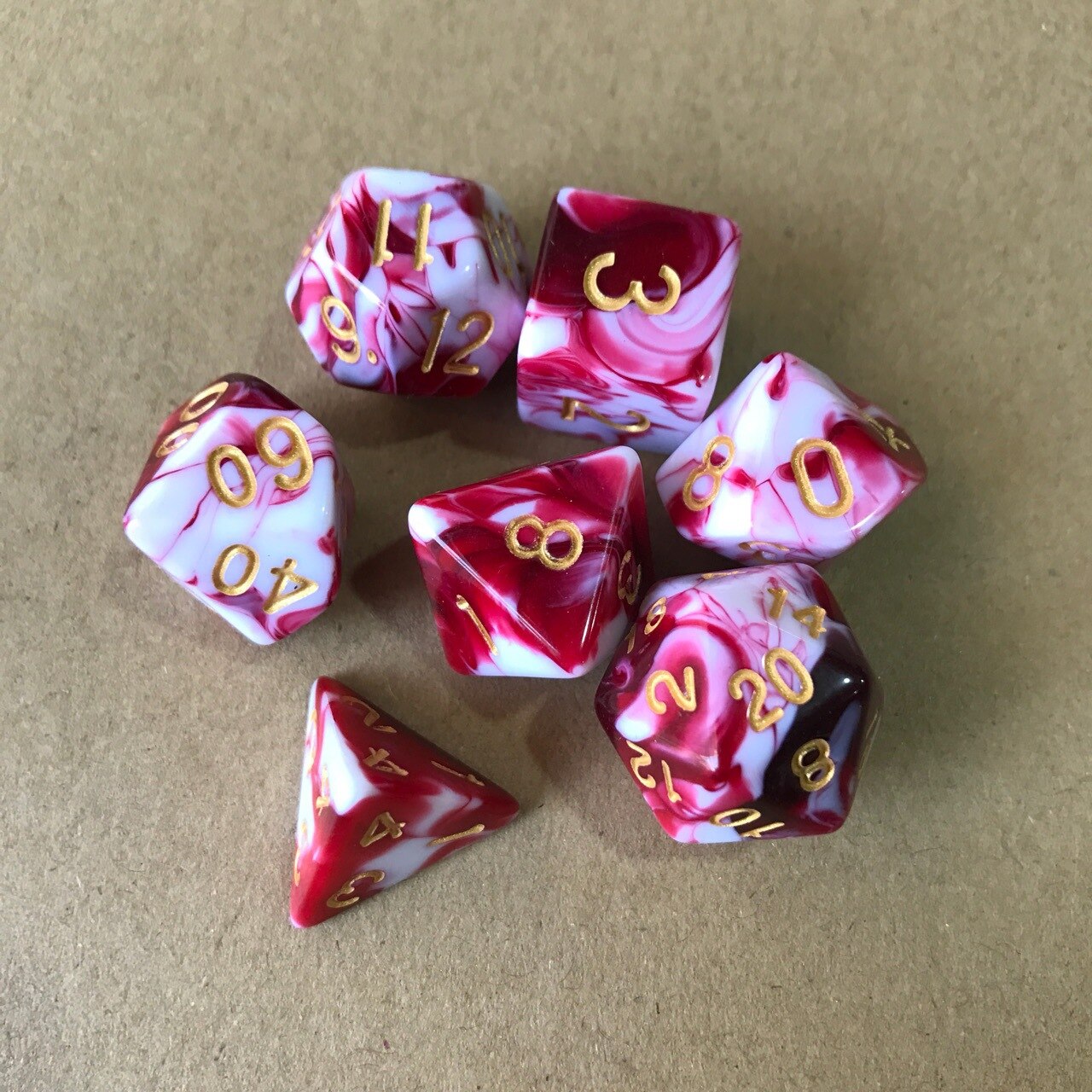 7 pièces/lot résine multi-facettes dés d & d d4 d6 d8 d10 d % d12 d20 dés pour polyèdre TRPG jeux jeu de société dés chauds: Rouge