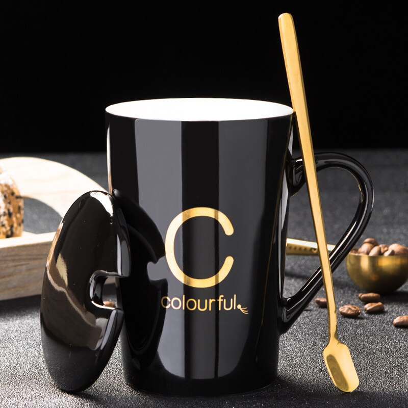 420/580ml keramiska muggar bokstavsnummer mönster muggar med sked lock svart och guld mjölk kaffekopp drinkware: 10