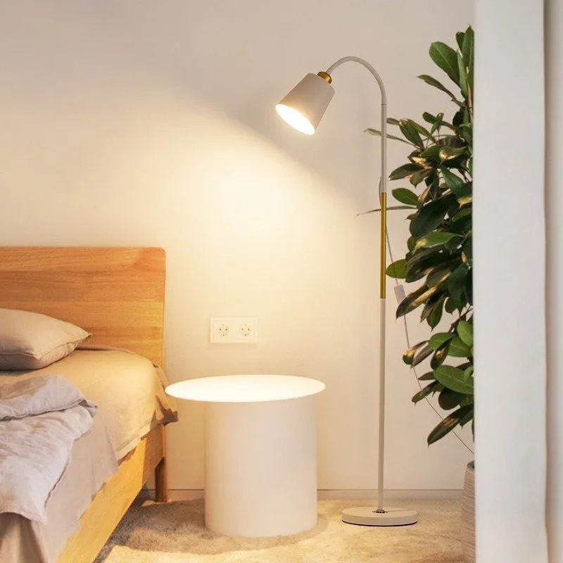 Enkel ledet-gulvlampe soveromsstudie lese- og stående lampe justerbar lampehode nattbordslampe smijerns gulvlampe