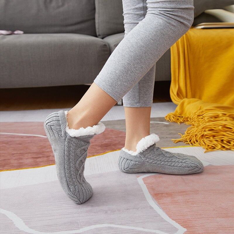 Calcetines gruesos de algodón para el hogar, medias antideslizantes para dormir, zapatos cálidos de invierno para dormitorio, para niñas, novedad
