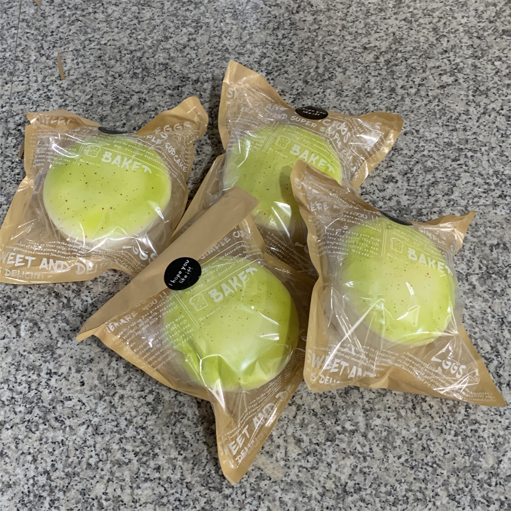 5 tums matcha kaka grön dim squishy mjuk sockerkaka baskisk kaka brödmodell gör-det-själv lekmat långsam rund form dekoration skrivbordsdisplay: Djuprosa