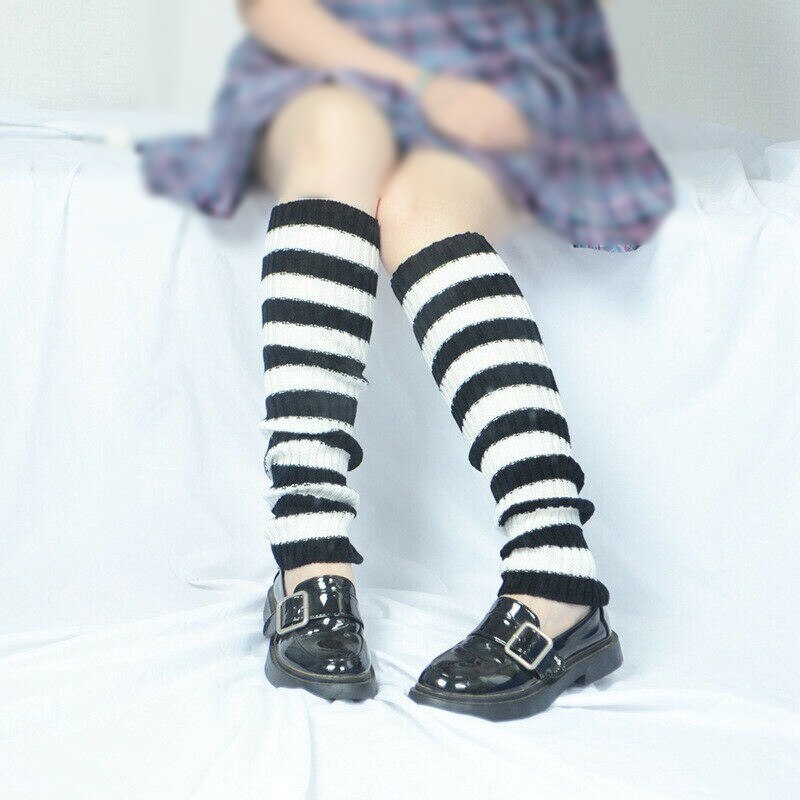 Calentadores de piernas de estilo gótico para mujer, medias de punto cálidas y sueltas, estilo Punk, con rayas japonesas, Lolita, cubierta de calentar los pies: Black White