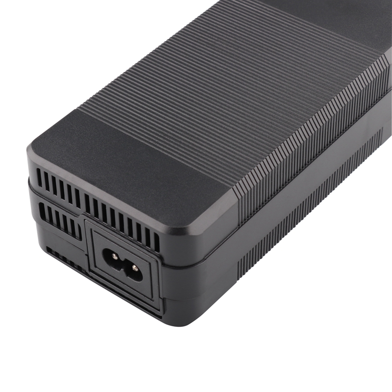 29 4V chargeur 29.4V 5A chargeur de batterie au Lithium pour 24V 7 série Li-ion batterie DC 5.5*2.1MM connecteur avec ventilateur de