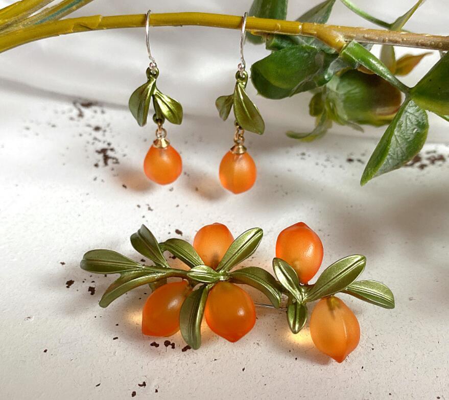 CSxjd Vintage Alloy resin fruit Orange brooch Women's wedding accessories