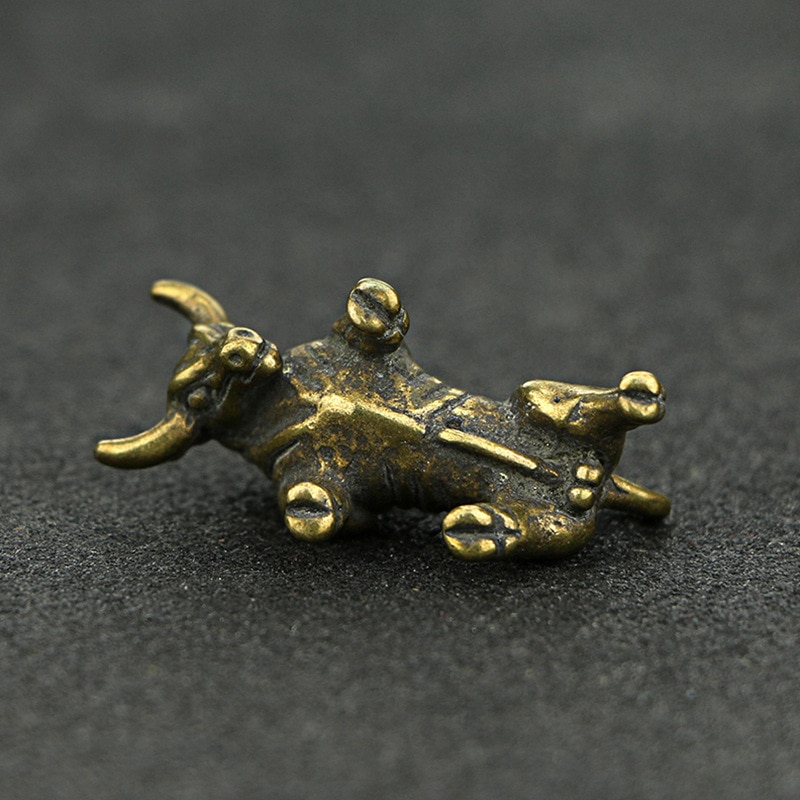 Mini Tragbare Retro Messing Wall Street Bull Statue Keychain Ornament Skulptur Home-Office Schreibtisch Dekorative Ornament Hand Spielzeug