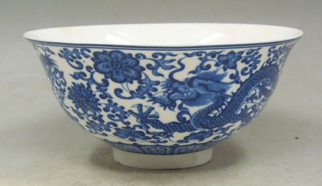 Exquisite Chinese Jingdezhen klassieke blauw en wit Porselein Geschilderd met draak bloem kom