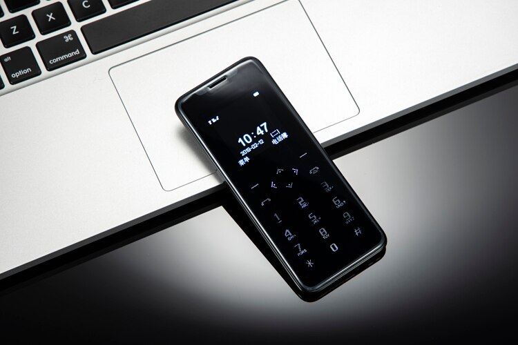 Ultradunne mini-mobiele telefoon  i8 gsm 2g- toets studentenkaart mobiele telefoon geen internet goedkoop: Standaard / Zwart