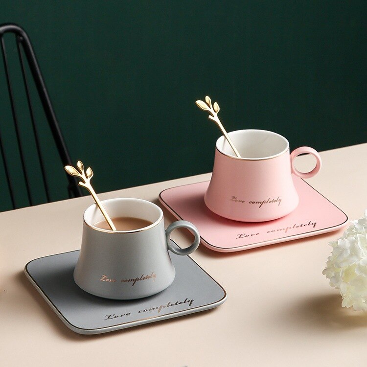 Ensemble de tasse à café et soucoupe à bordure dorée européenne ensemble de thé de l'après-midi ensemble de café en céramique de Restaurant occidental
