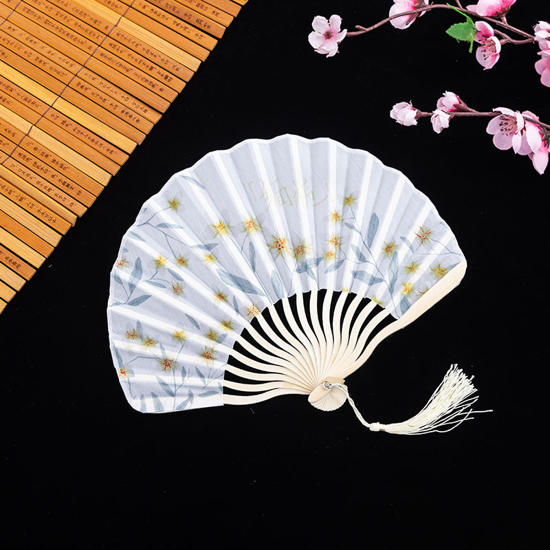 1Pcs Retro Vouwen Zijde Fan Chinese Japanse Stijl Decoratieve Vrouwen Vrouwelijke Pocket Bamboe Handvat Fan Dance Hand Decoratie Fan: Autumn