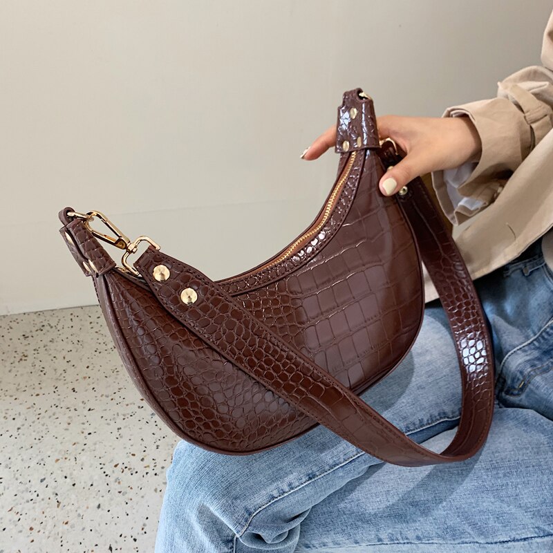 Luxe merk schoudertassen voor dames, populaire ketting met krokodillenpatroon, dames pu dumplings schoudertassen: Bruin