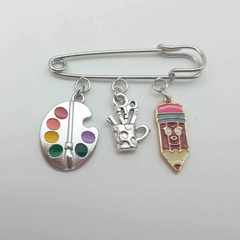 El broche de maestro de y erudioso te regalar mucho inspiración. Pequeño broche de para profesores y estudiantes.: Color oro puro