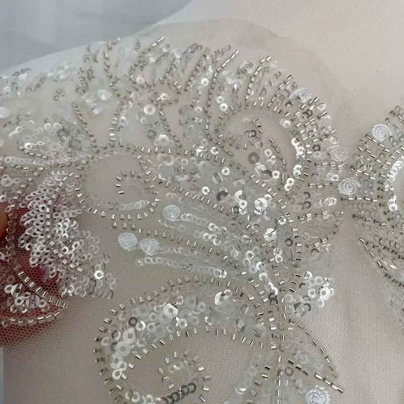 45*16cm vita pärlbroderier med paljettmönster, applikationer och sy-på-lappar, ,3d blommönster, tyg, spetsbroderi, sybehör för bröllopsklänningar