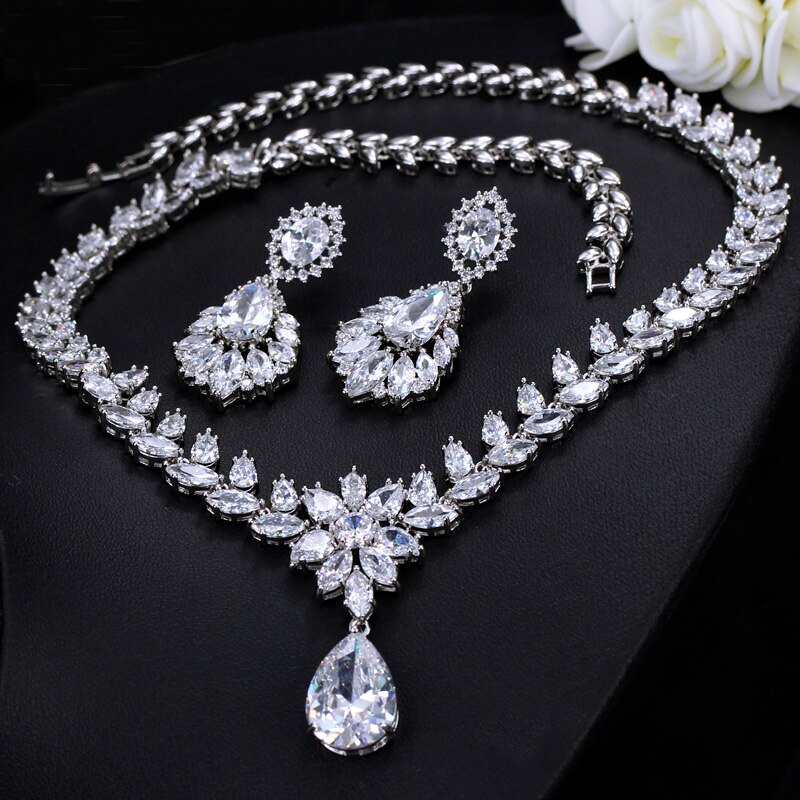 ThreeGraces glänzend CZ Kristall Weiß Gold groß Baumeln Hochzeit Ohrring Und Halskette charmant Braut Kostüm Schmuck einstellen JS079