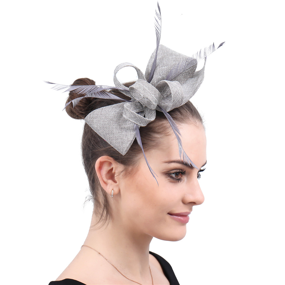 Nachahmung Sinamay Hochzeit Kopfbedeckung Braut Champagner Fascinator Hut Haarnadel mit ausgefallenen Federn Haarschmuck Damen Kopfschmuck: Grau
