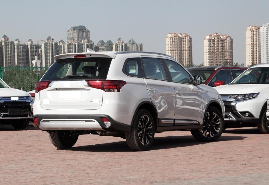 Mitsubishi Outlander 2.4 16V PHEV 4x4 Sloopvoertuig (2019, Zwart