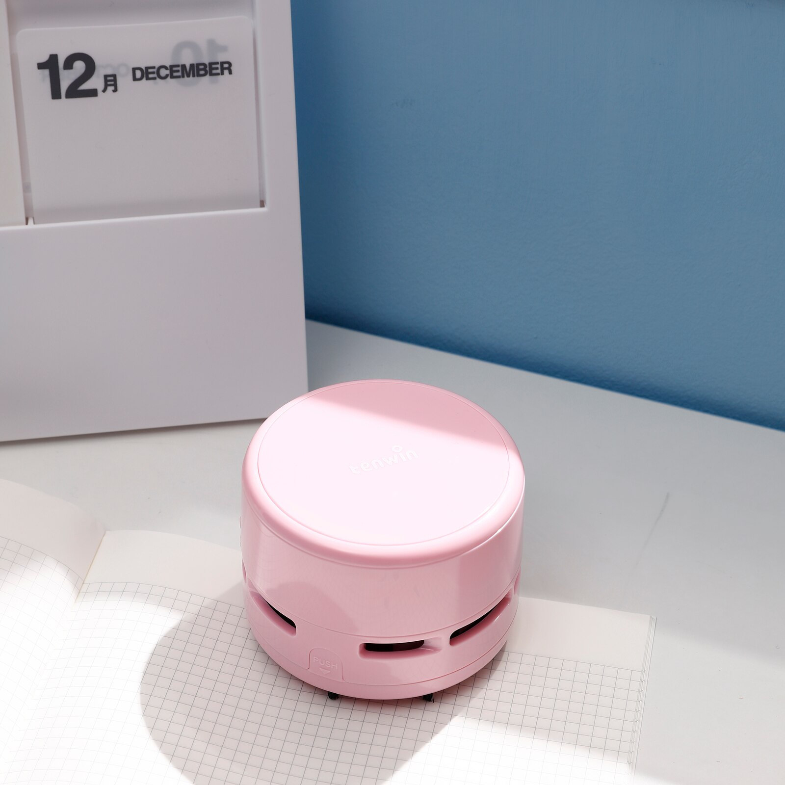 Mini støvsuger kontor desk støv hjemmebord fejemaskine desktop renere: Lyserød