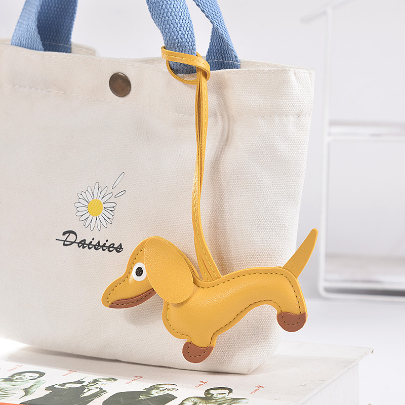 LLavero de Bulldog salchicha de coche para hombre, llaveros de perro de cuero PU, para mujer, bolso, colgante, joyería, llavero con baratija: YELLOW