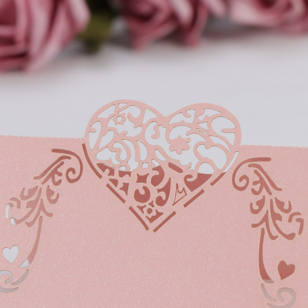 50 stuks gesneden hartvormige tafelnaamkaartjes, plaatskaartjes, decoratie voor bruiloften en feesten (roze)